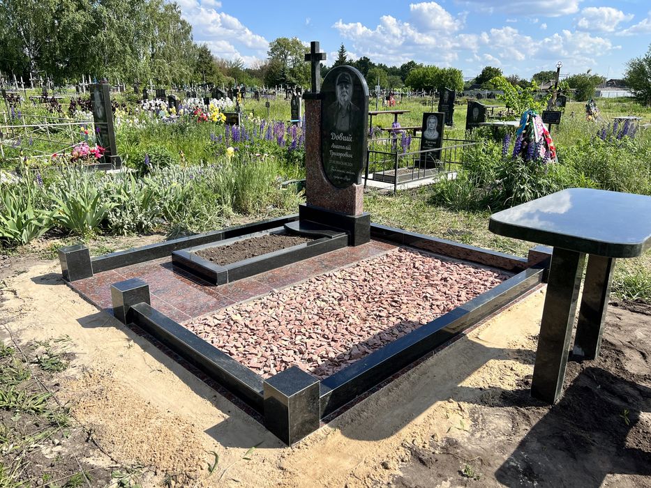 Пам‘ятники, гранітні вироби, бетонна плитка в Яготині