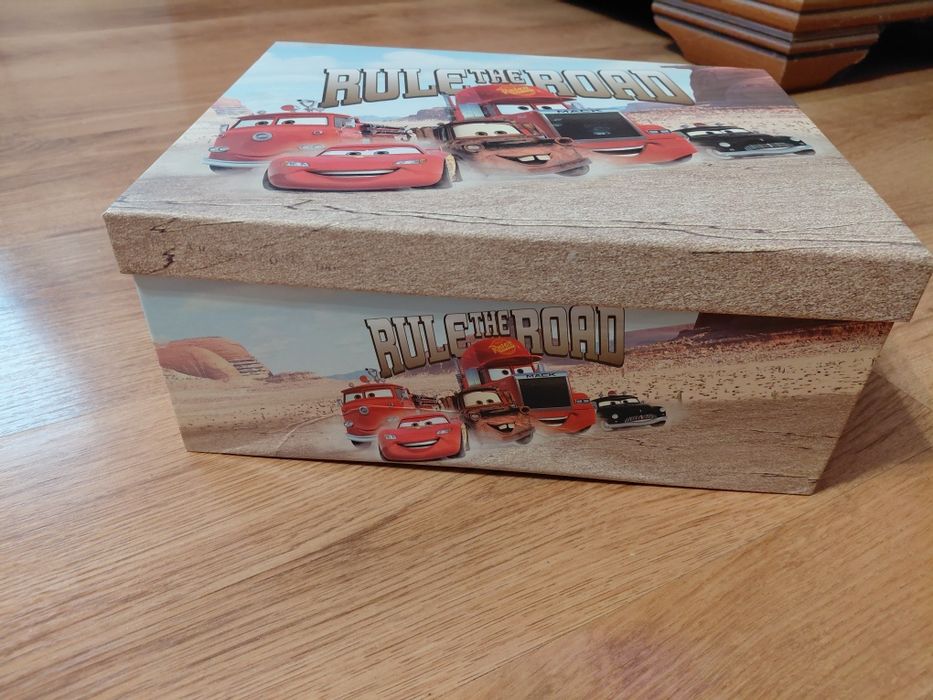 Pudełko kartonowe złomek zygzak auta cars