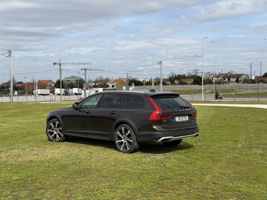 Vovo V90 Cross D4