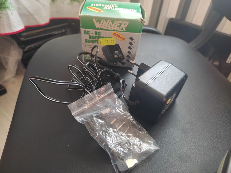 Блок живлення,питания на 3/4,5/5/7.5/9/12 вольт.1 ампер.з Германії.