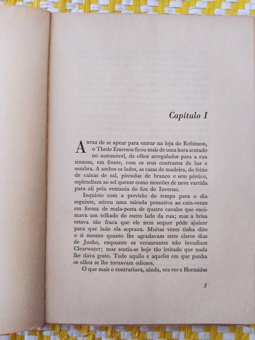 UMA LUZ AO ESCURECER
Erskine Caldwell 	
Trad.-José Rodrigues Miguéis