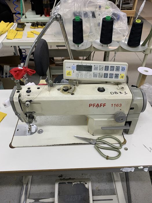 Pfaff швейна машинка універсалка з автоматиними функціями