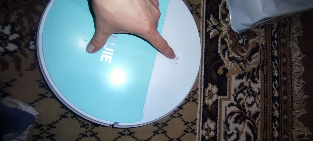 Робот пилосос робочий