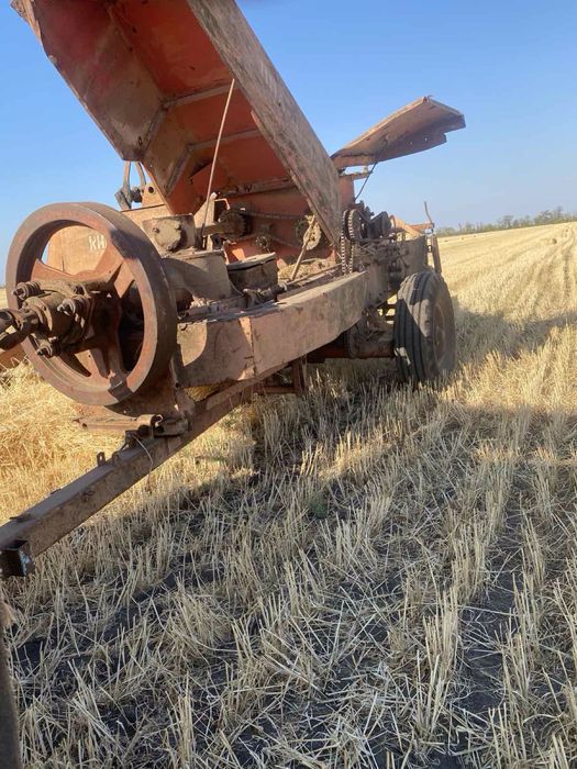 Прес -підборщік Киргизстан