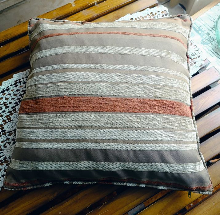 Almofada decorativa, em tecido  luxuoso TNT lavável, Ultrasuede