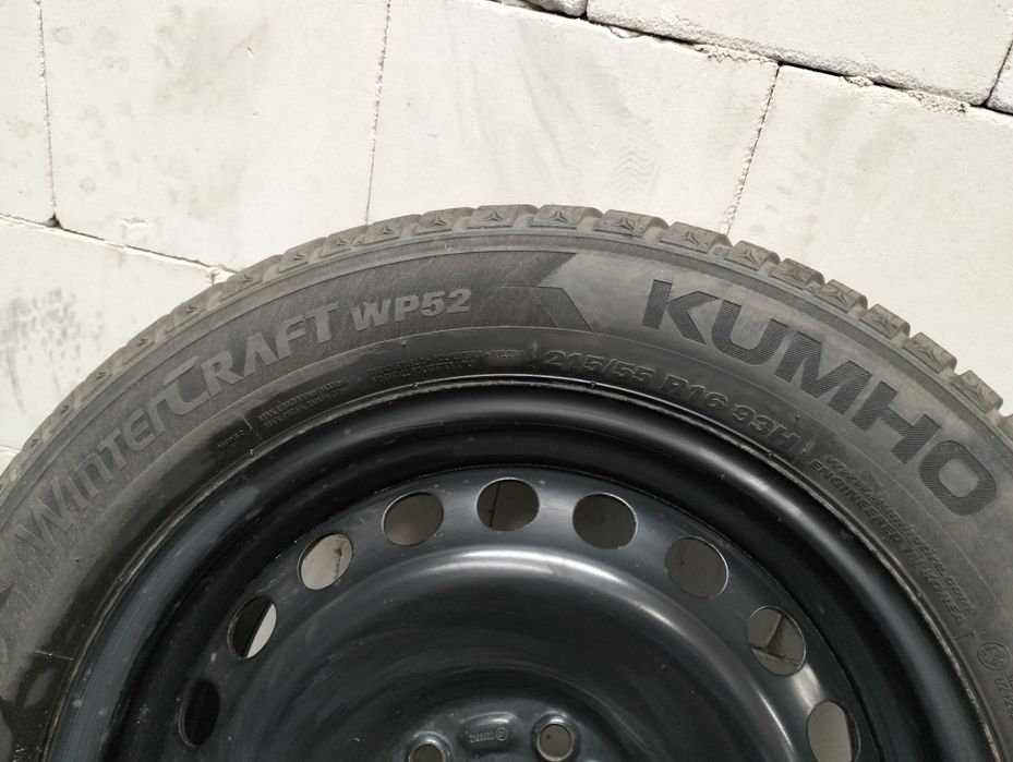 Felgi stalowe 16" Ford z oponami zimowymi Kumho 215/55 R16 rok 2024