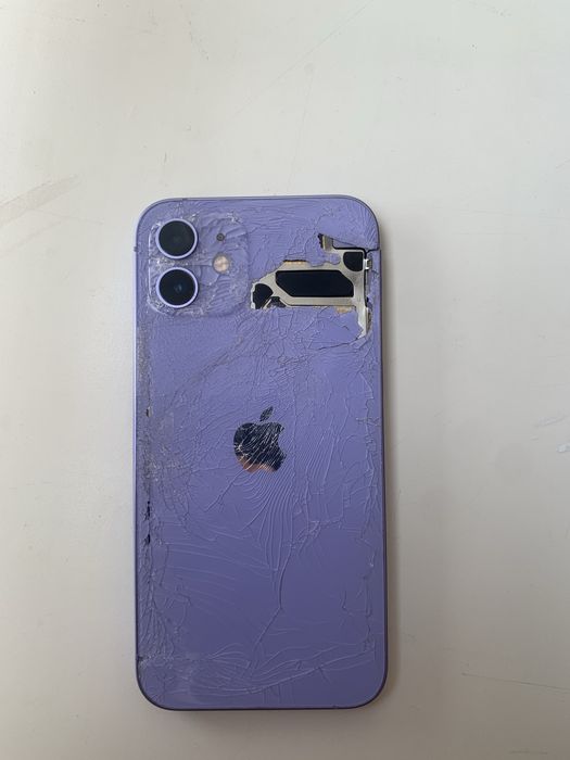 Iphone 12 пошкоджений
