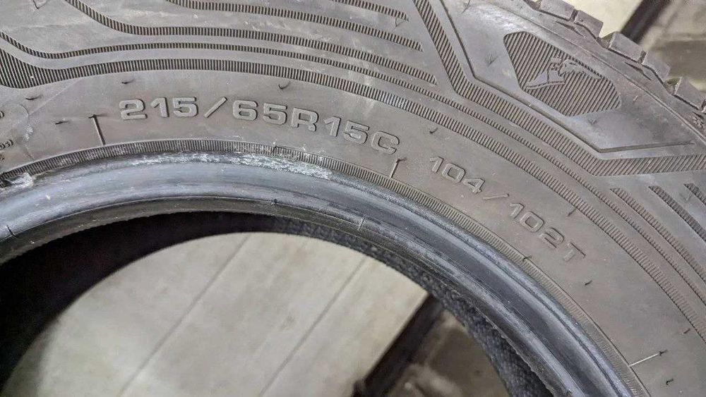 Шини 215/65 R15C 104/102T GoodYear Vector 4 Seasons Cargo