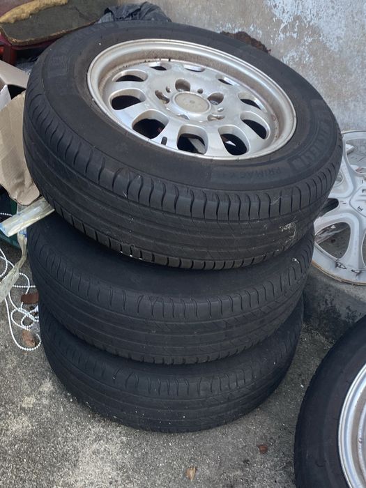 Vendo 4 jantes de BMW 320 com peneus novos e jantes novas