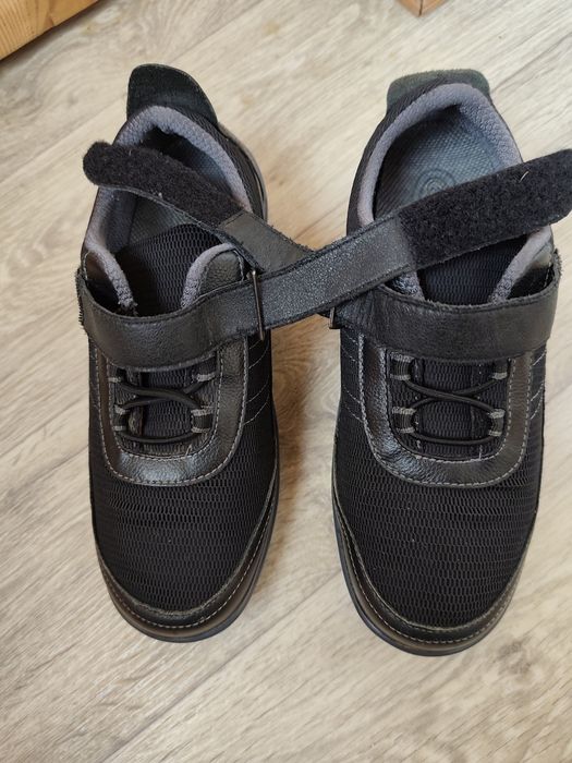 Качественные кроссовки