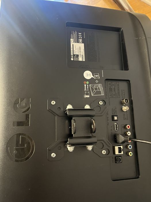 TV LG Smart TV 28”