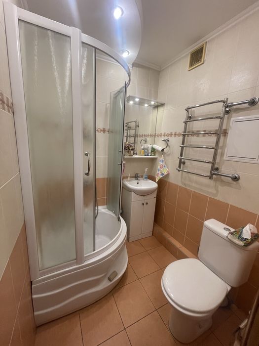 Оренда , вул. Антонова, 4 к.1, зручне офісне приміщення