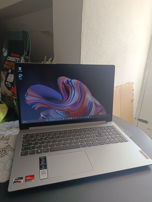 Notebook Lenovo semi novo
