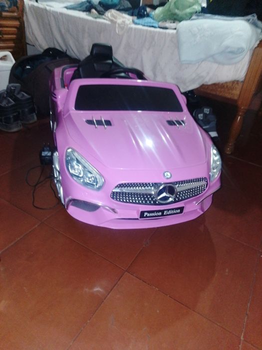 Carro eléctrico de criança em muito bom estado da marca Mercedes SL400