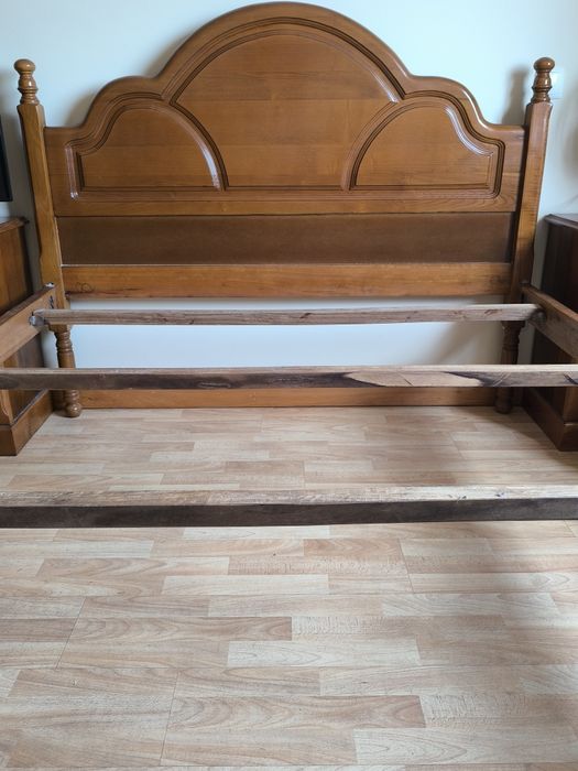 Mobília de quarto completo em madeira maciça
