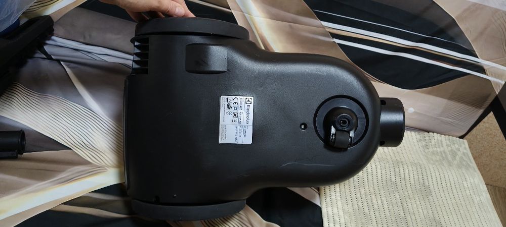 Пилосос без мішка Electrolux ECC21-4SB