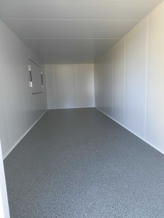 - PRZYCZEPA gastronomiczna - 7m x 2,5 m - 2 osie - dostępna NA PLACU -