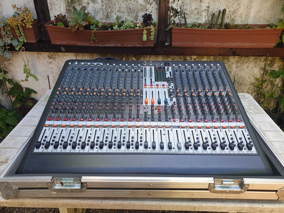 mesa som behringer xenyx XL2400