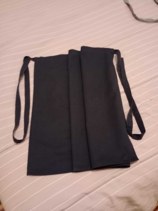 Lote 2 aventais, 1 c/ peitilho e bolso e outro sem - Novos