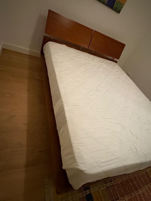 Cama de casal em cerejeira + comoda/ camiseiro