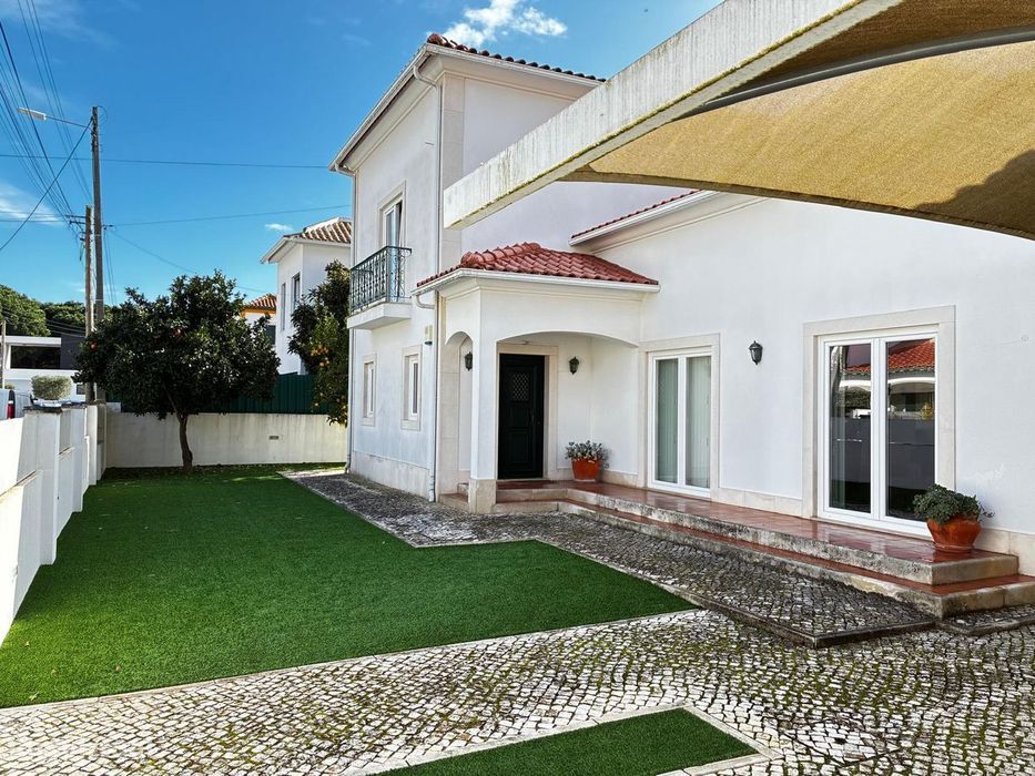 Moradia independente em urbanização no Penteado - Moita