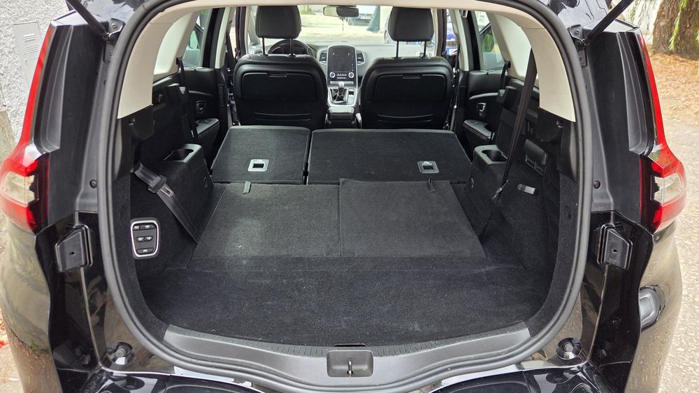 Renault Grand Scenic 7 Lugares (Full Extras) – Híbrida, Familiar e com Histórico
