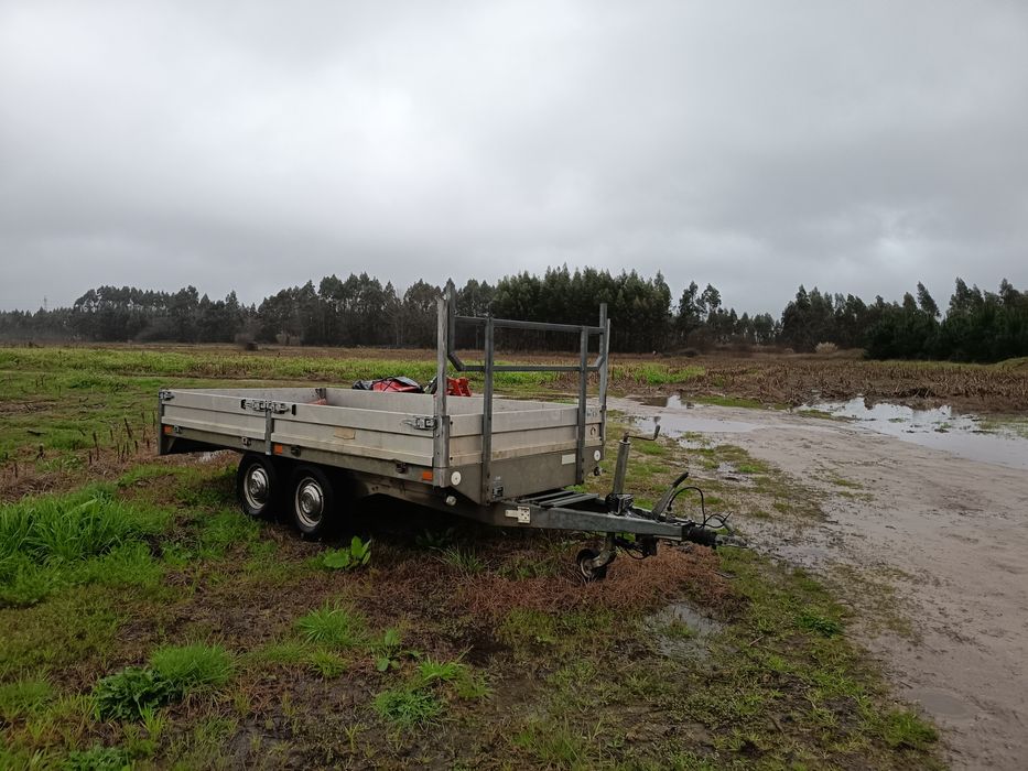 Vendo reboque 2 eixos