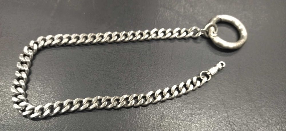 Porta-chaves em aço NIXON – Estilo e resistência