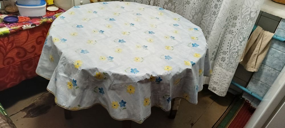 Кухонный  стол .
