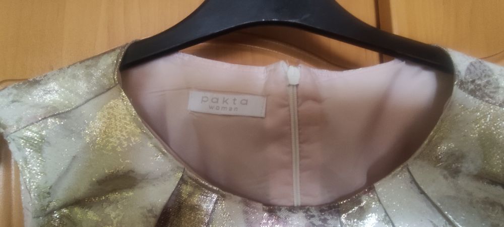 Sukienka błyszcząca na wesele r. 40 Pakta