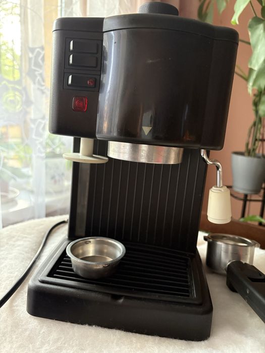 Expres ciśnieniowy do kawy DeLonghi