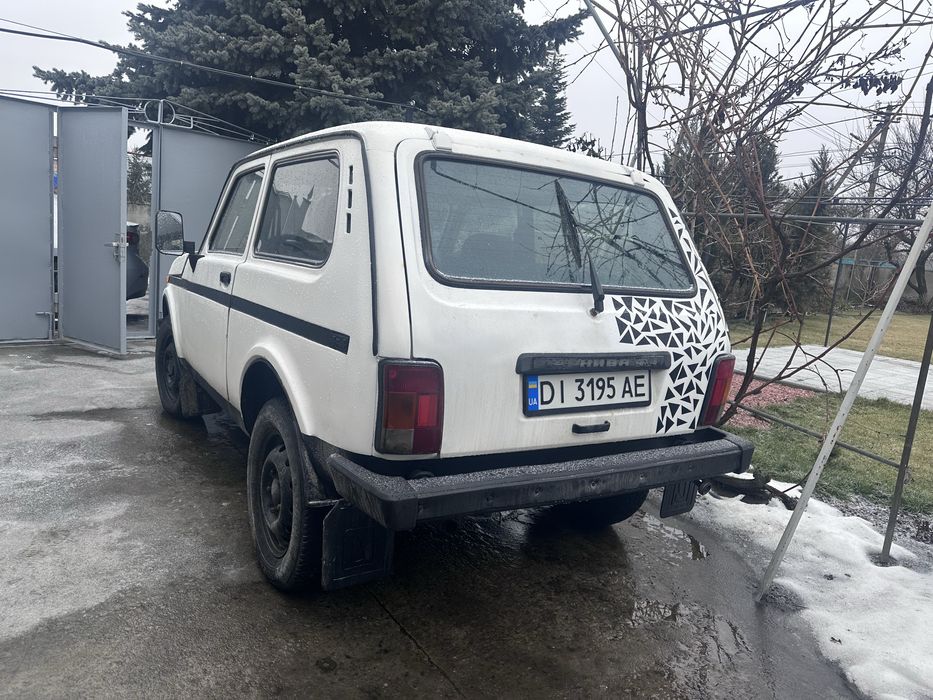 ВАЗ Нива 2121 1.7i Г/Б