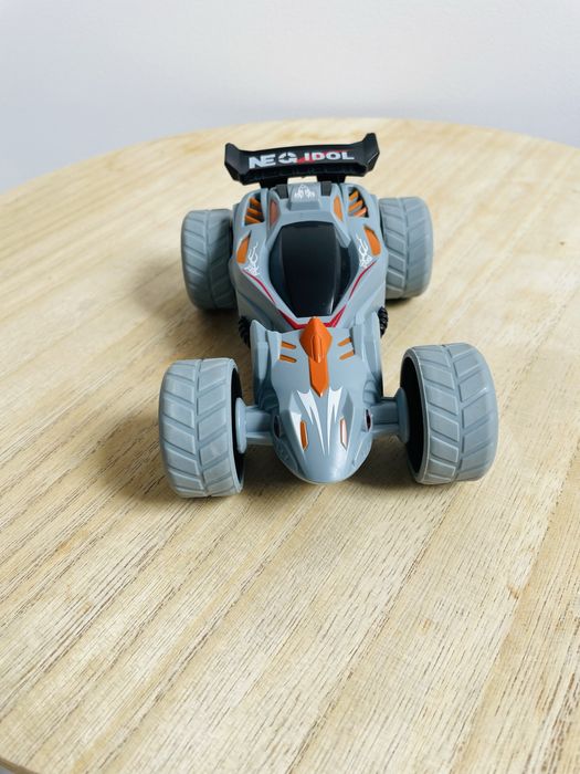 Auto akrobata obrót 360 stopni