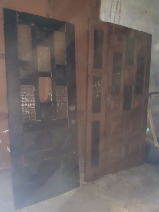 Barias portas em bom estado