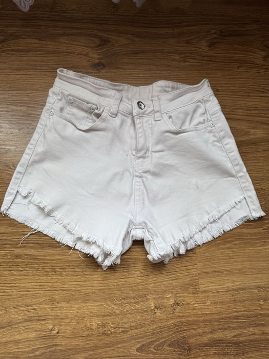 Шорти білі гарний стан