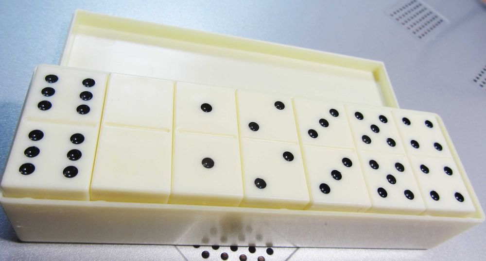 доміно білого кольору набір для гри доміно гарний подарунок