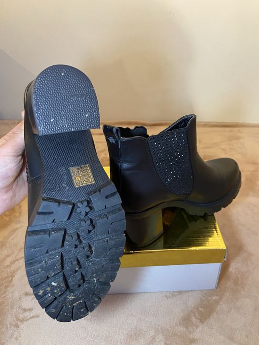 Botas pretas como novas