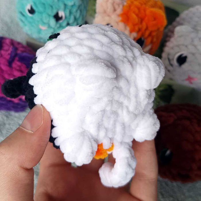 Kluskotek - kotek kluska na szydełku - biały mięciutki gniotek