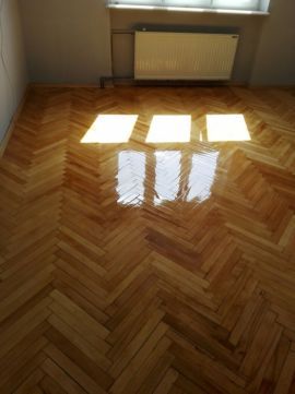 cyklinowanie podlóg  renowacjaa  schody drzwi