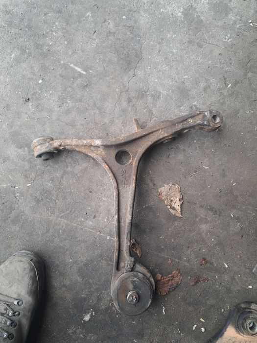 Ричаг передній нижній Honda Elysion Елізіон