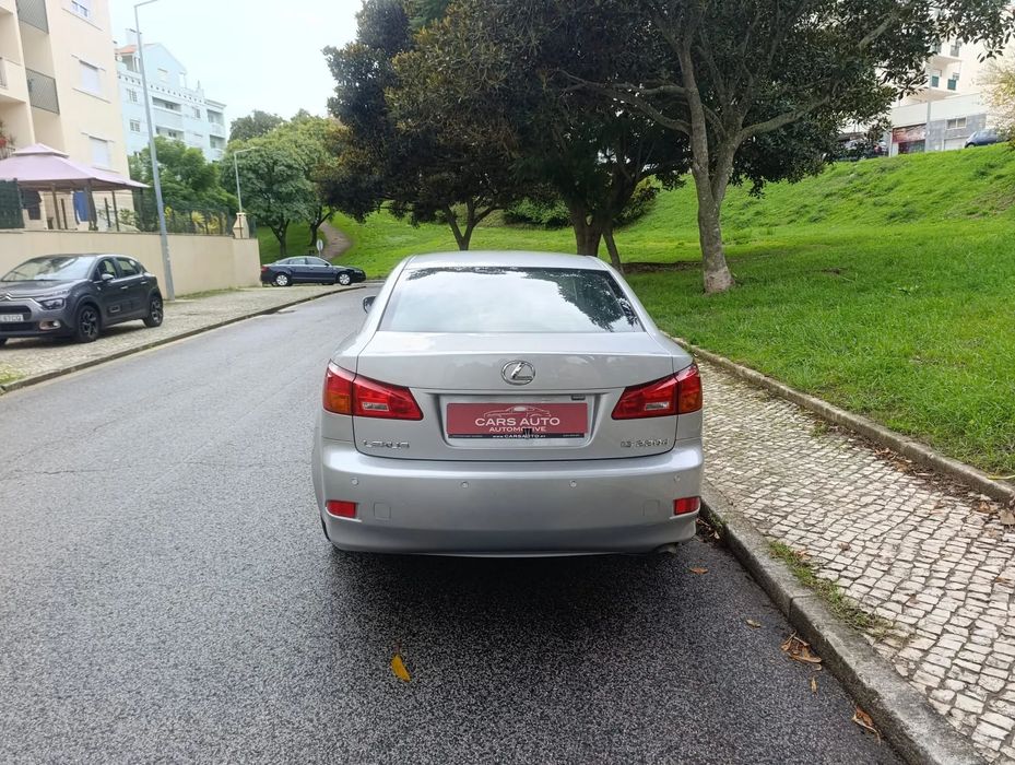 Lexus IS 220