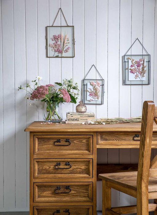 Brązowe biurko drewniane z szufladami dla dziecka