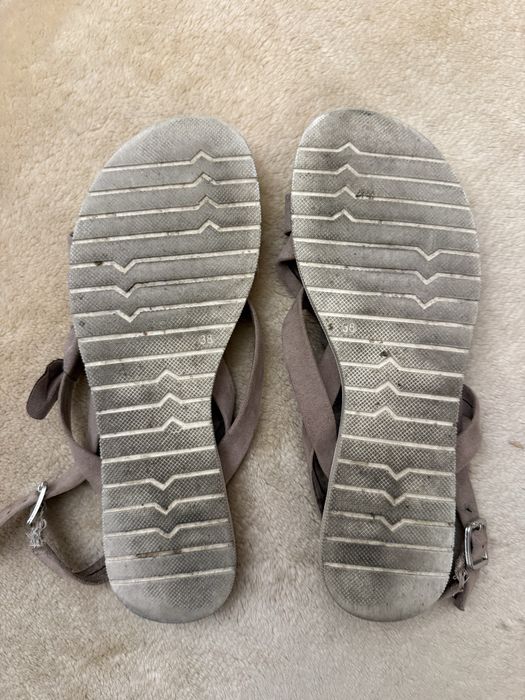 Sandałki w kolorze nude , rozmiar 38