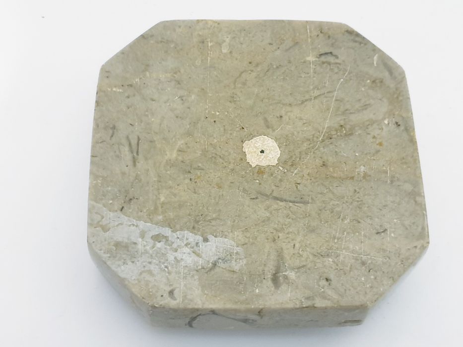 Antigo pisa papel em mármore com prata contrastada