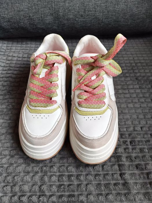 Продам кросівки Tamaris