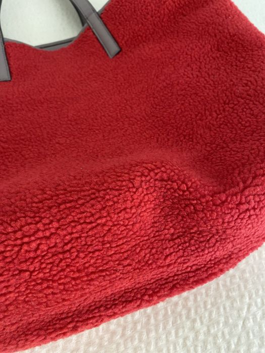 Mala reversível com pêlo vermelho