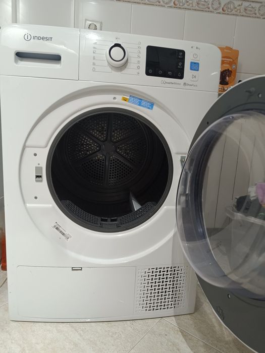 Máquina de secar roupas em otimo funcionamnto em bomba de  calor ,  se