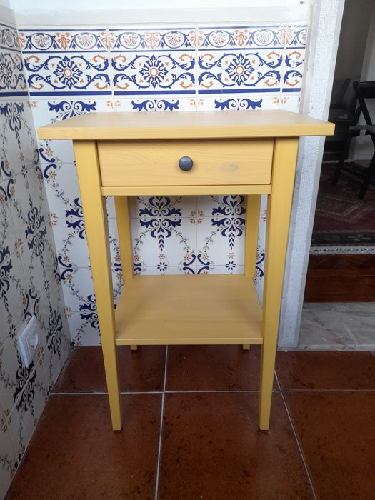 Mesa de apoio ou cabeceira Hemnes IKEA