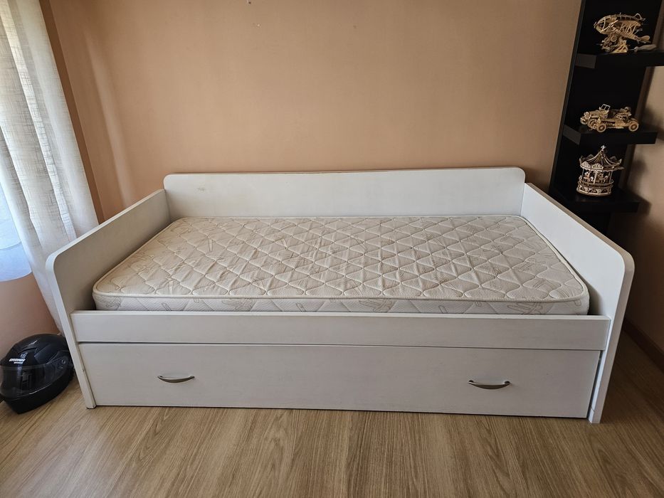Cama de solteiro branco com gaveta de baixo
