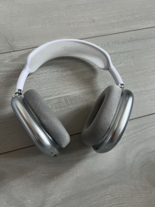 AirPods Max в белом цвете